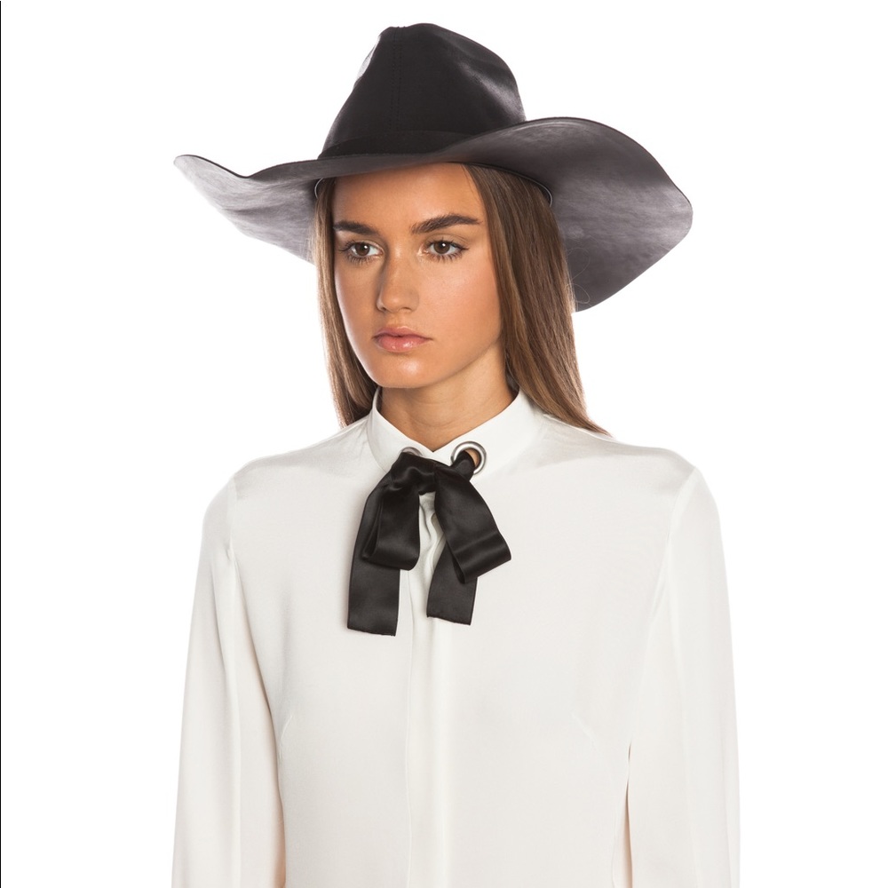 Janessa Leone Noel hat